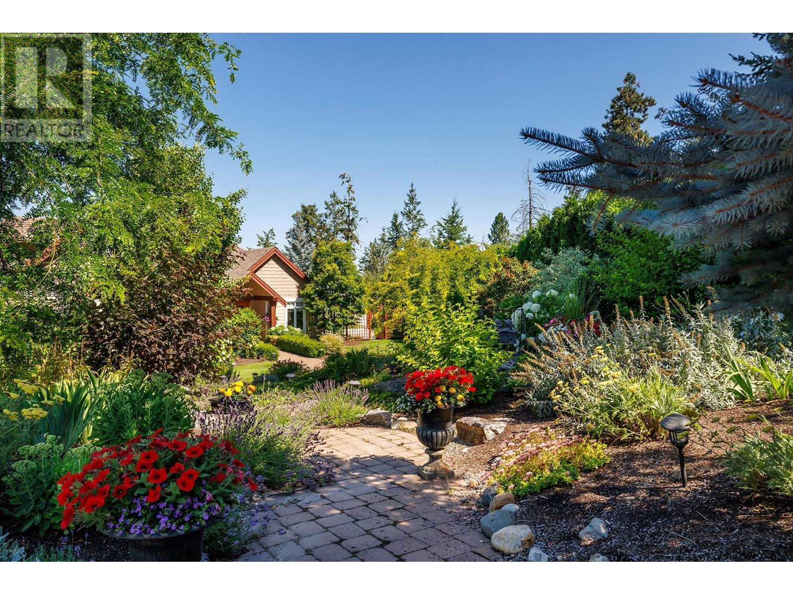 3672 Luxmoore Road. Kelowna, British Columbia