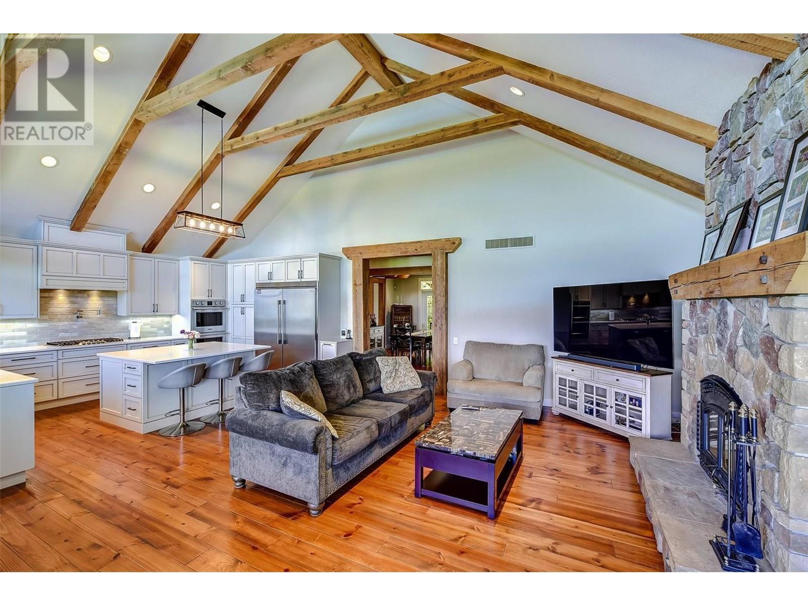 3672 Luxmoore Road. Kelowna, British Columbia