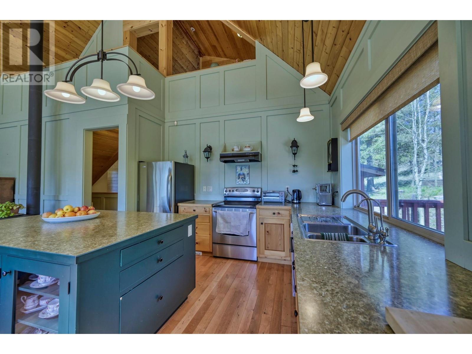 155 Cougar Court. Osoyoos, British Columbia