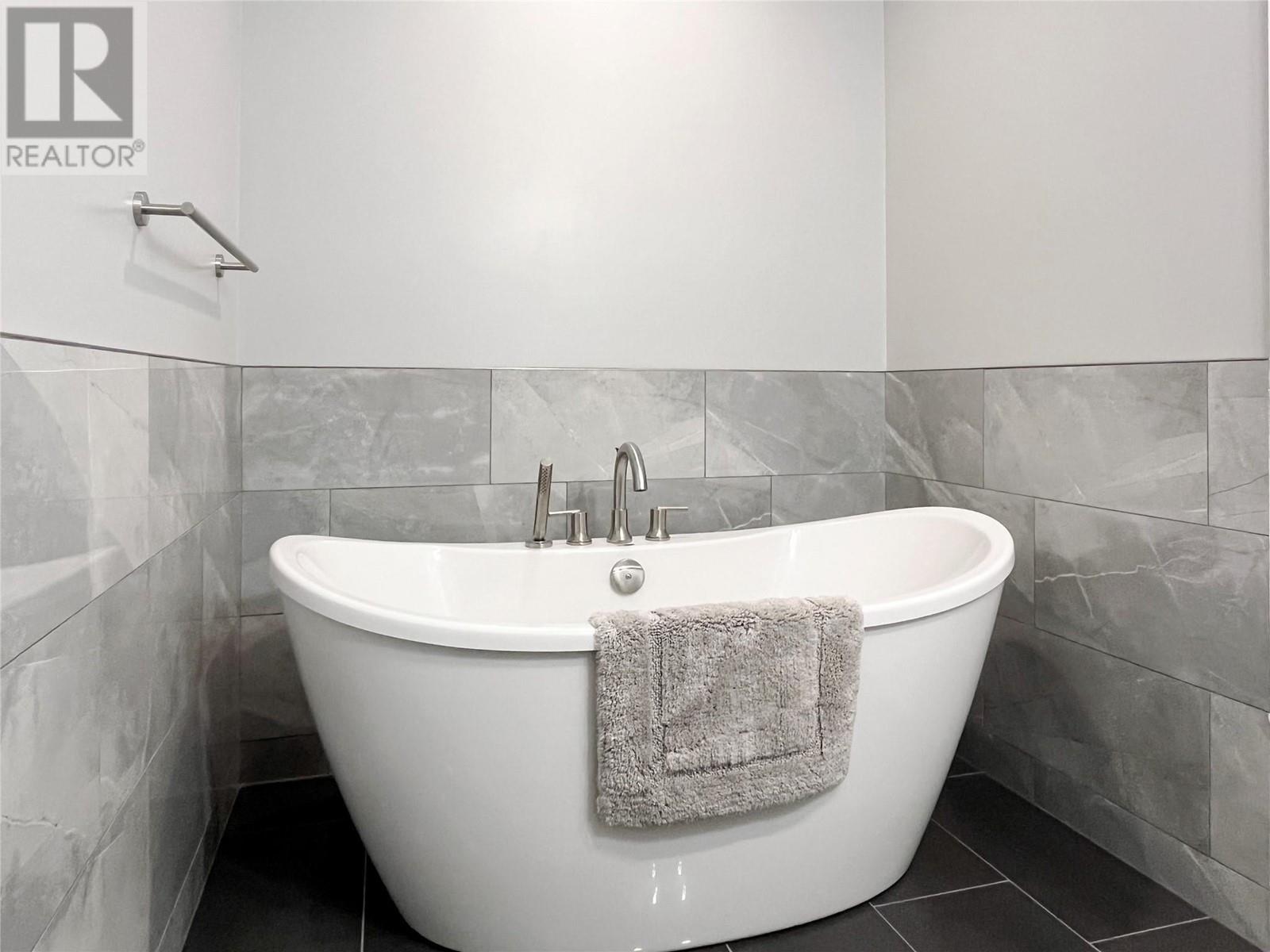 9106 Hummingbird Lane. Osoyoos, British Columbia