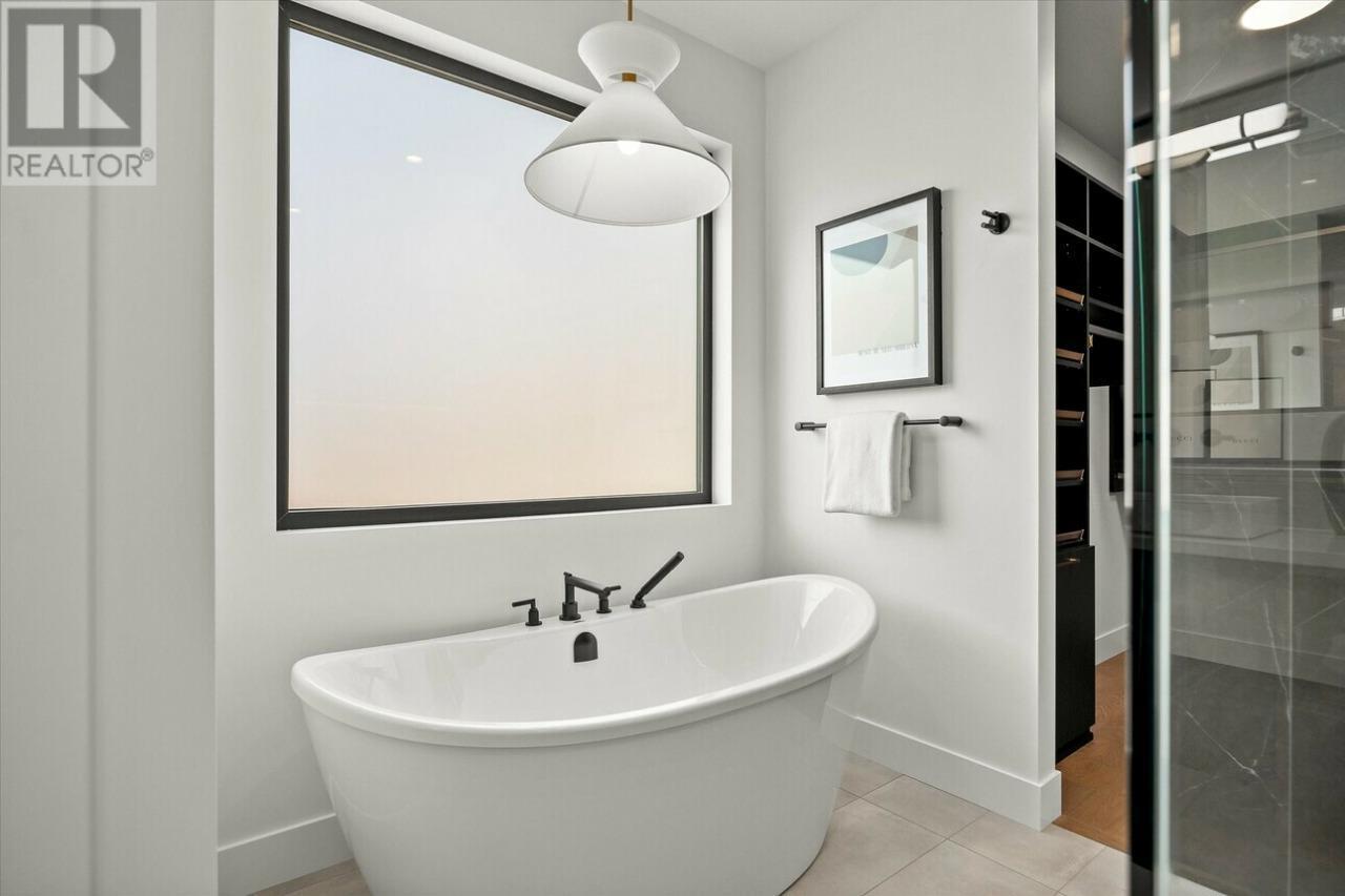 124 Wildsong Crescent W. Vernon, British Columbia