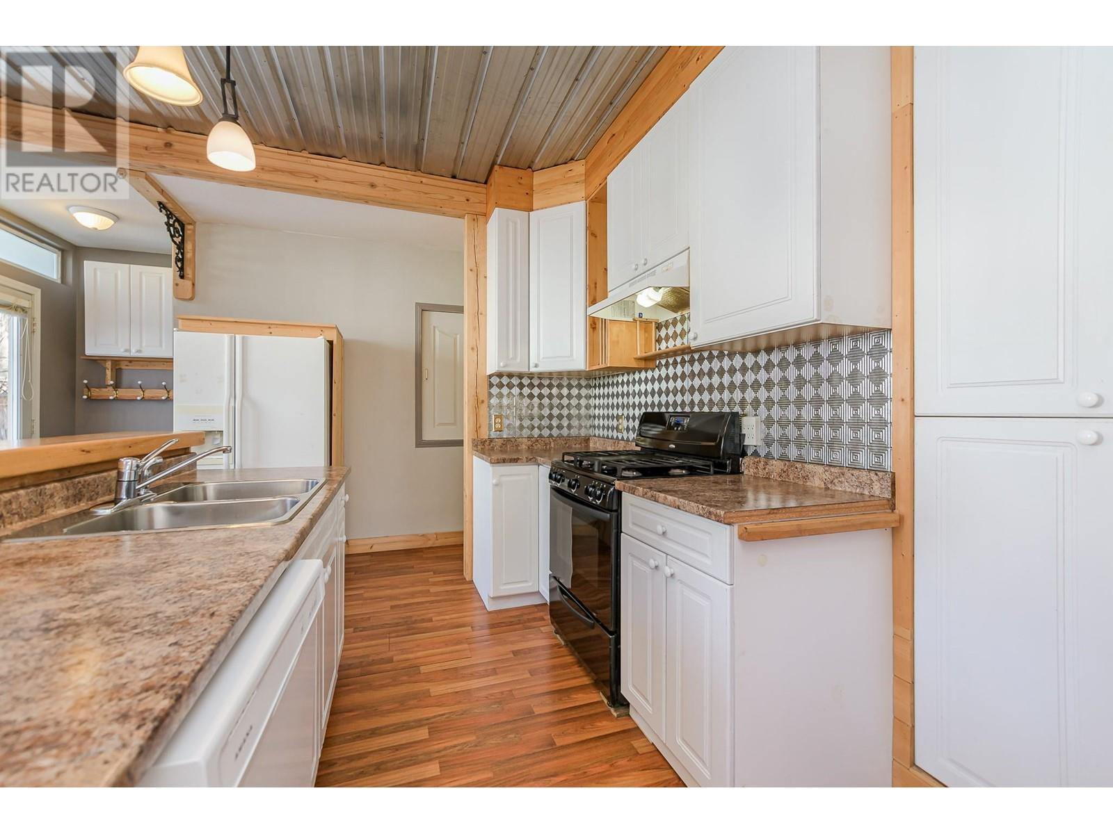 80 6 Street Ne. Salmon Arm, British Columbia