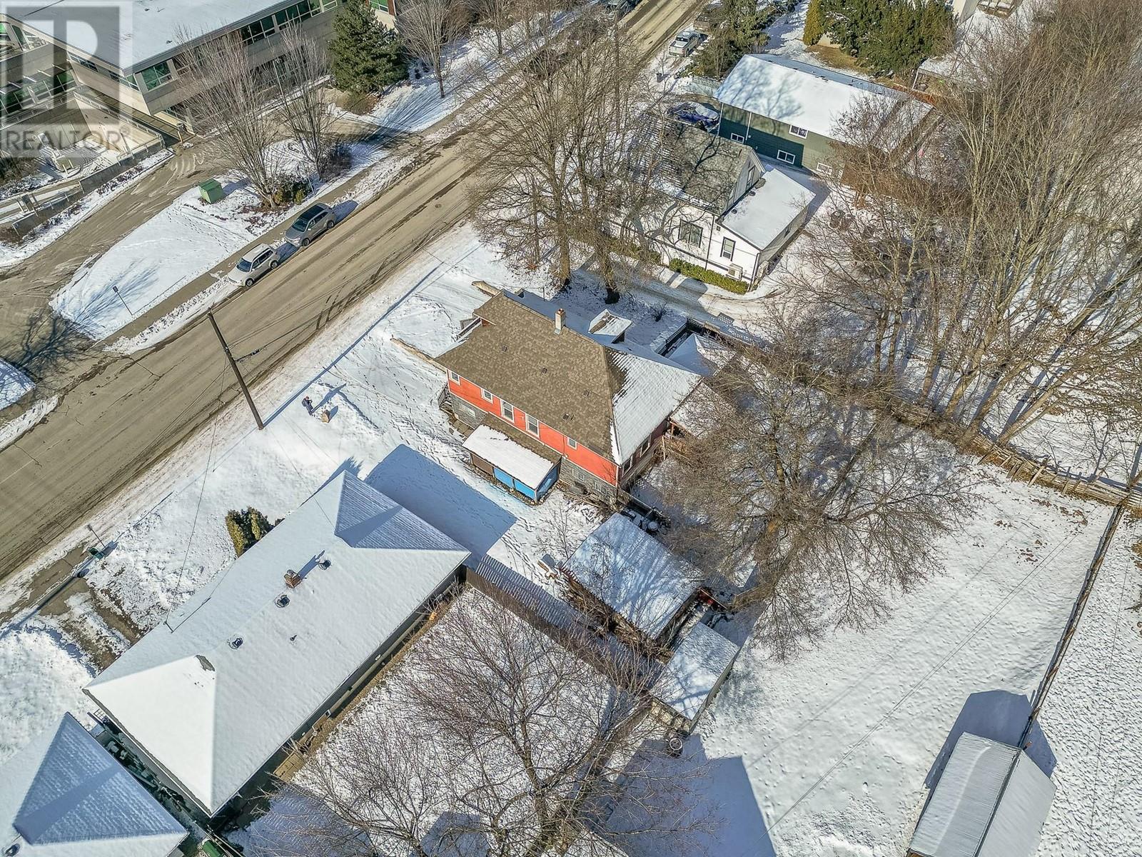 80 6 Street Ne. Salmon Arm, British Columbia