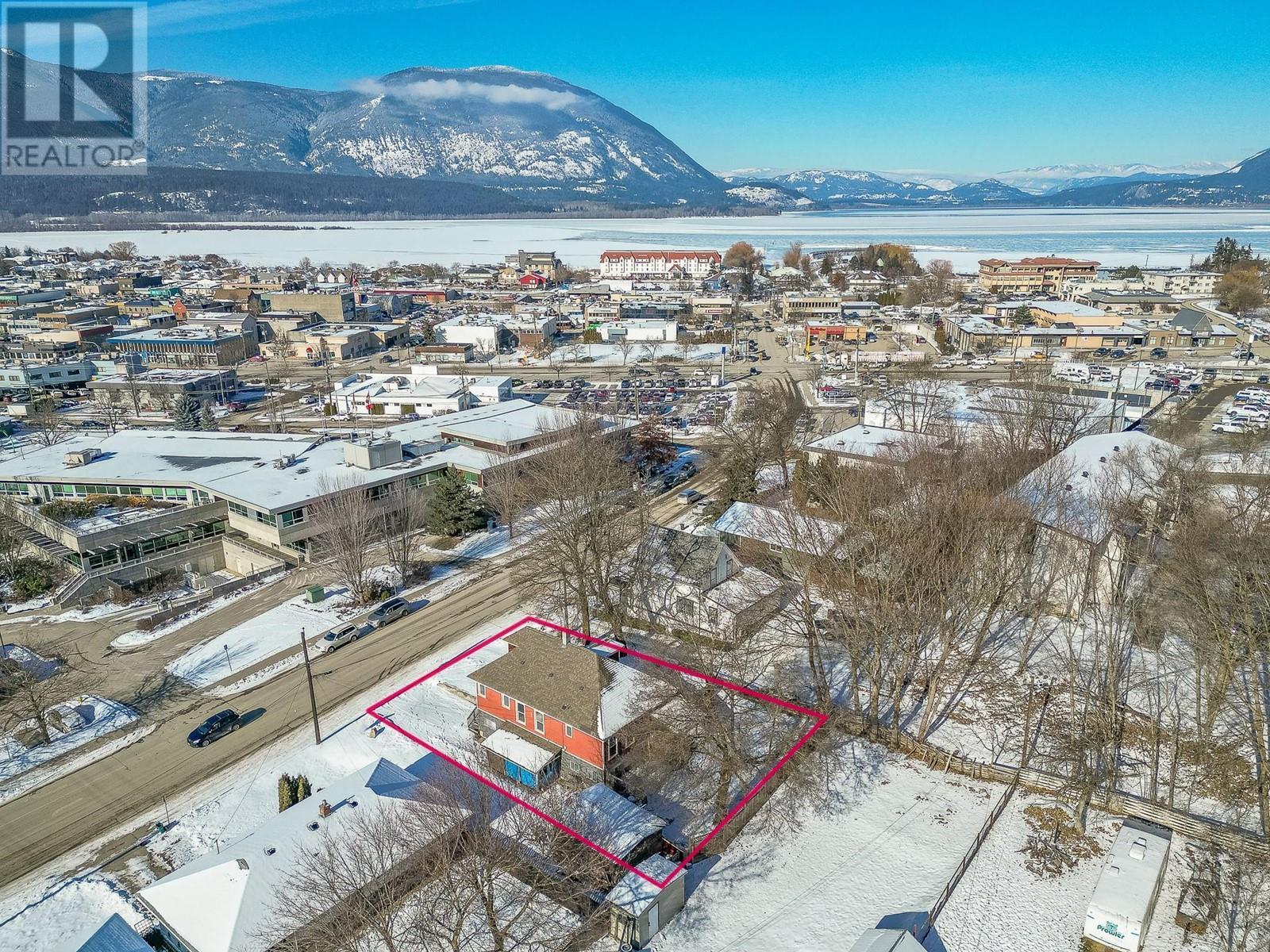 80 6 Street Ne. Salmon Arm, British Columbia