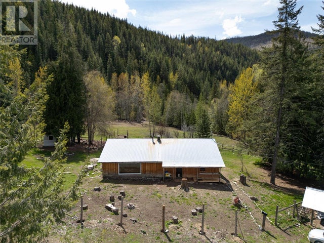 1538 Creighton Valley Road, Lumby
