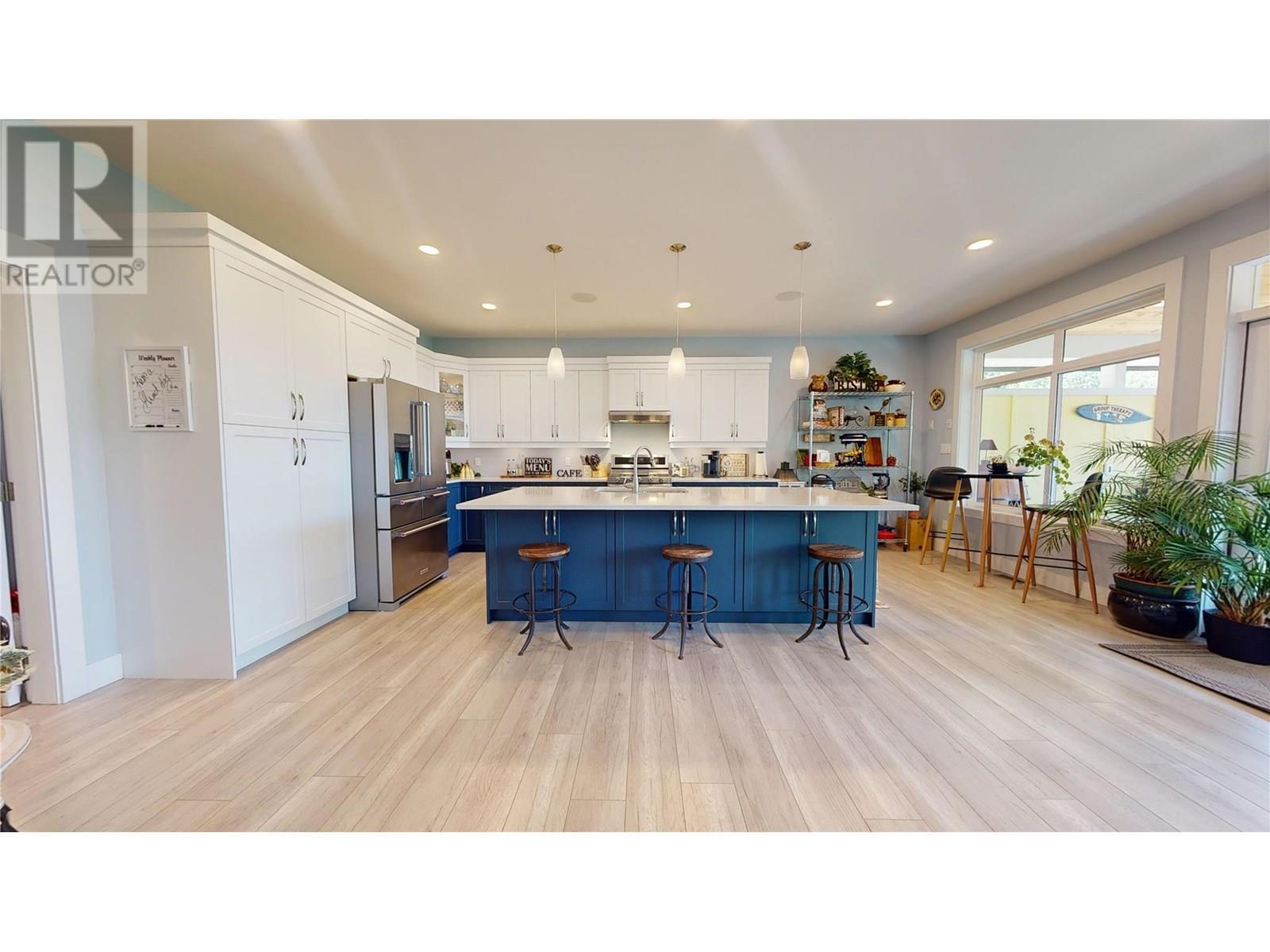 2526 Waverly Drive. Blind Bay, British Columbia