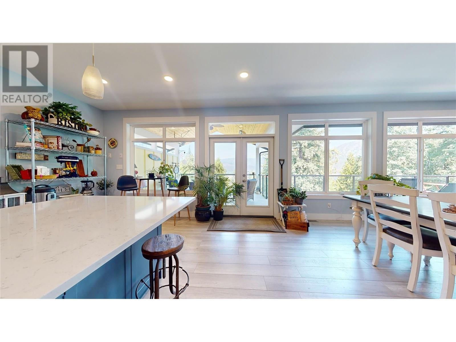 2526 Waverly Drive. Blind Bay, British Columbia