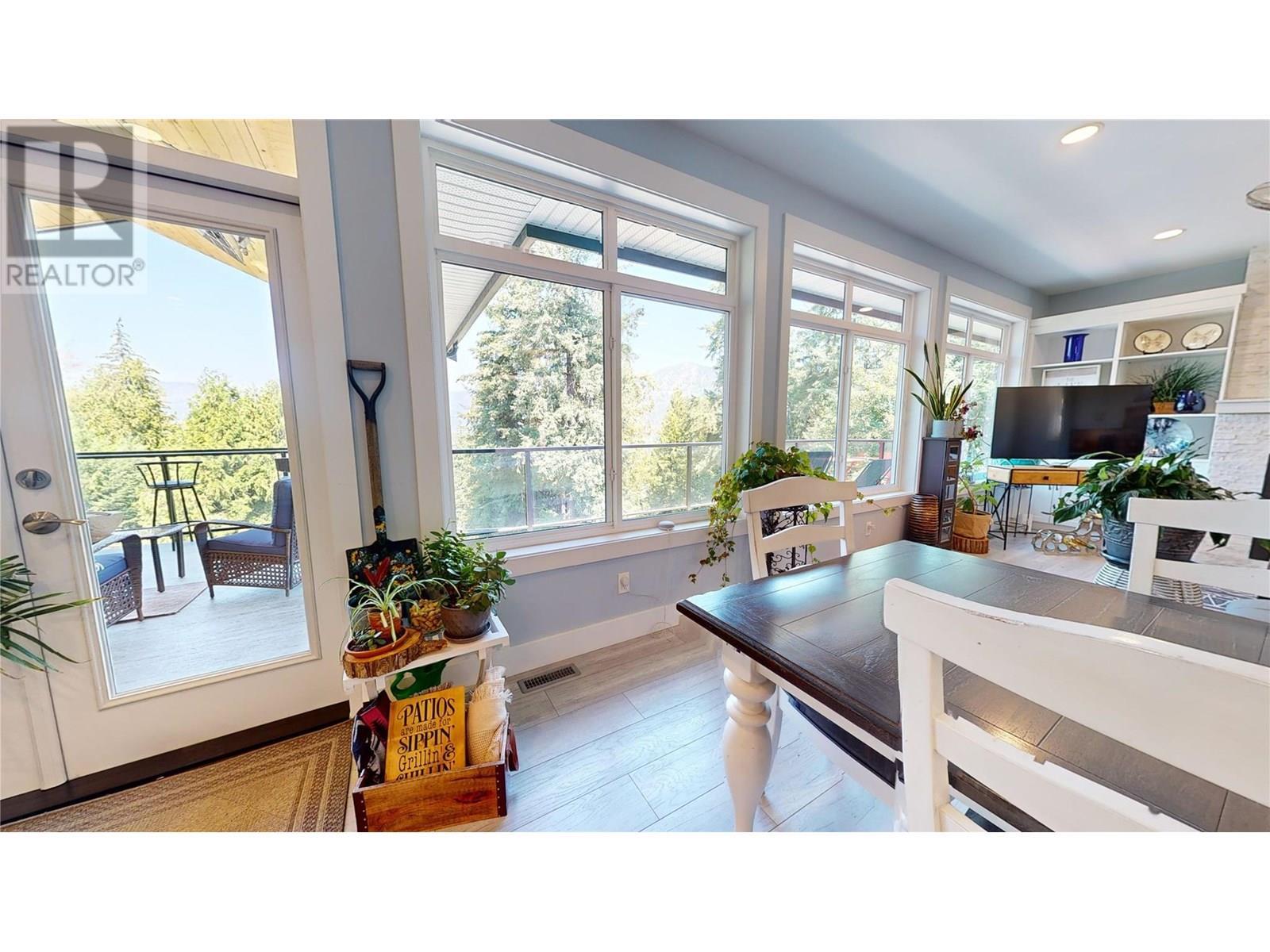 2526 Waverly Drive. Blind Bay, British Columbia