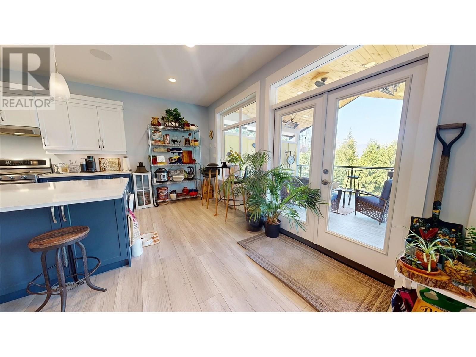 2526 Waverly Drive. Blind Bay, British Columbia