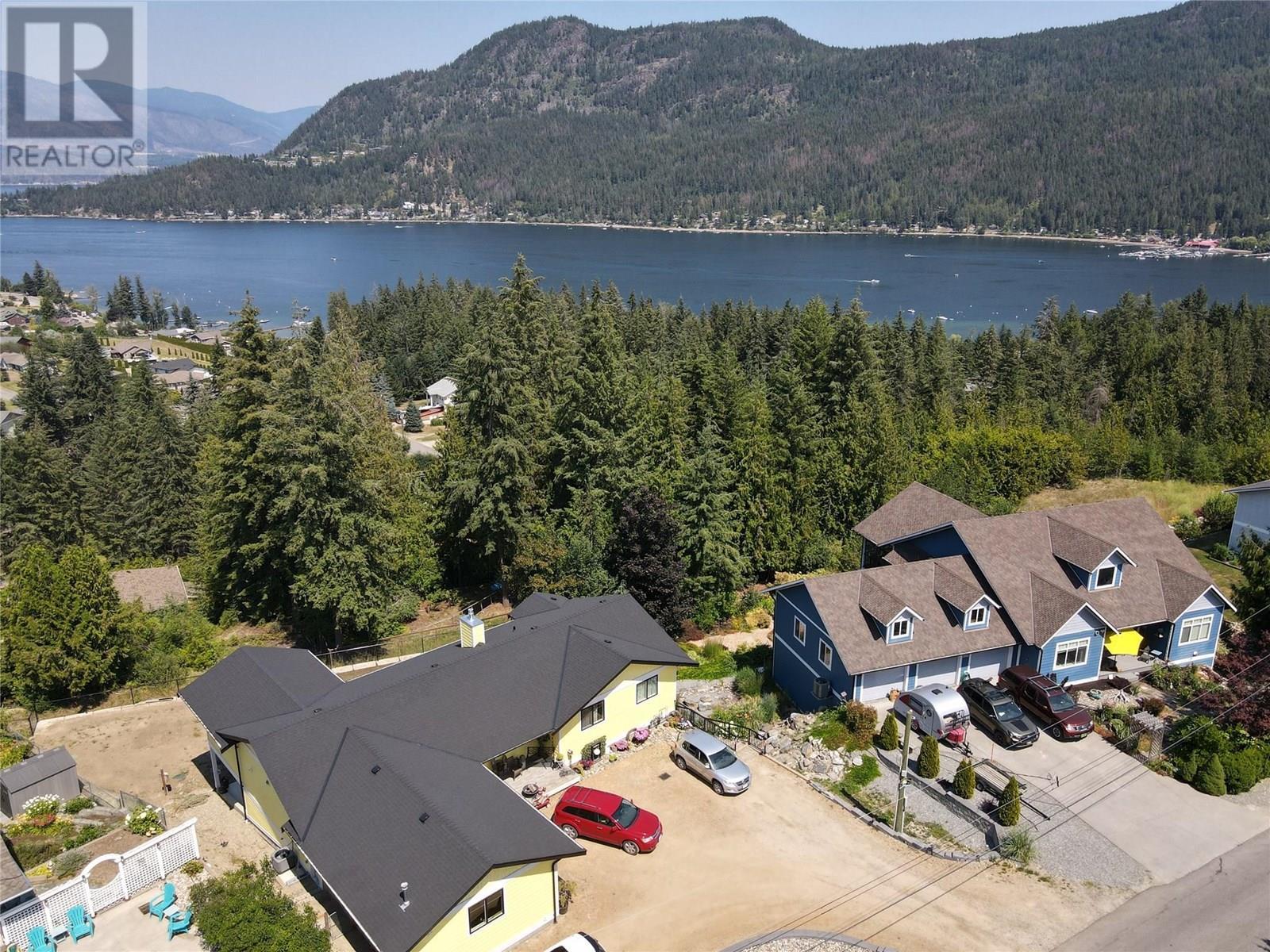 2526 Waverly Drive. Blind Bay, British Columbia