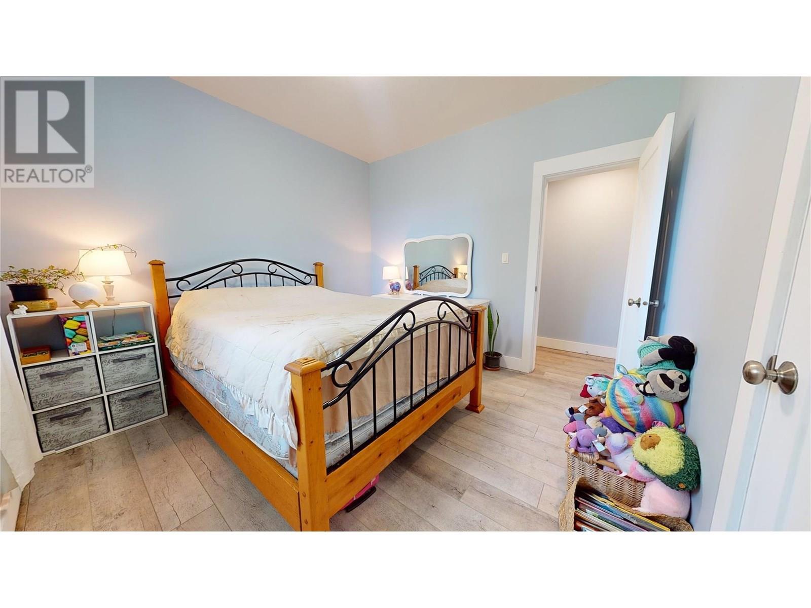 2526 Waverly Drive. Blind Bay, British Columbia