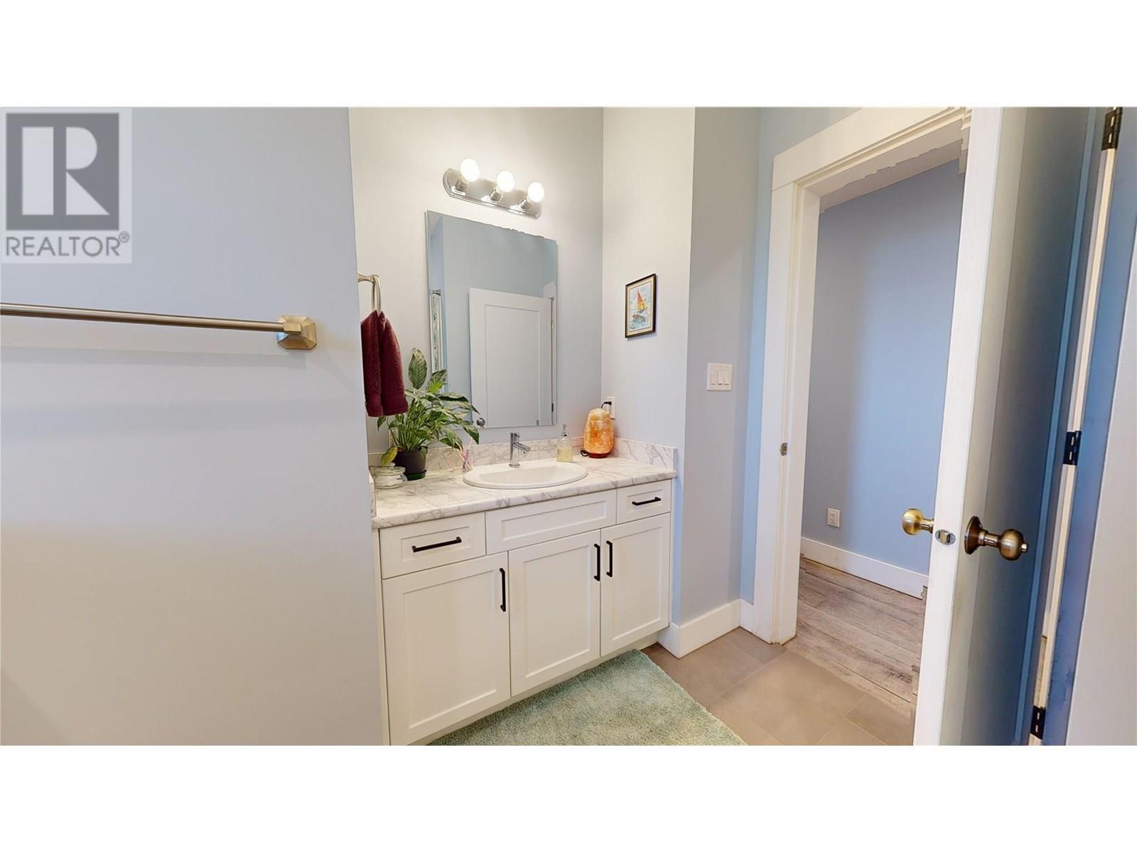 2526 Waverly Drive. Blind Bay, British Columbia