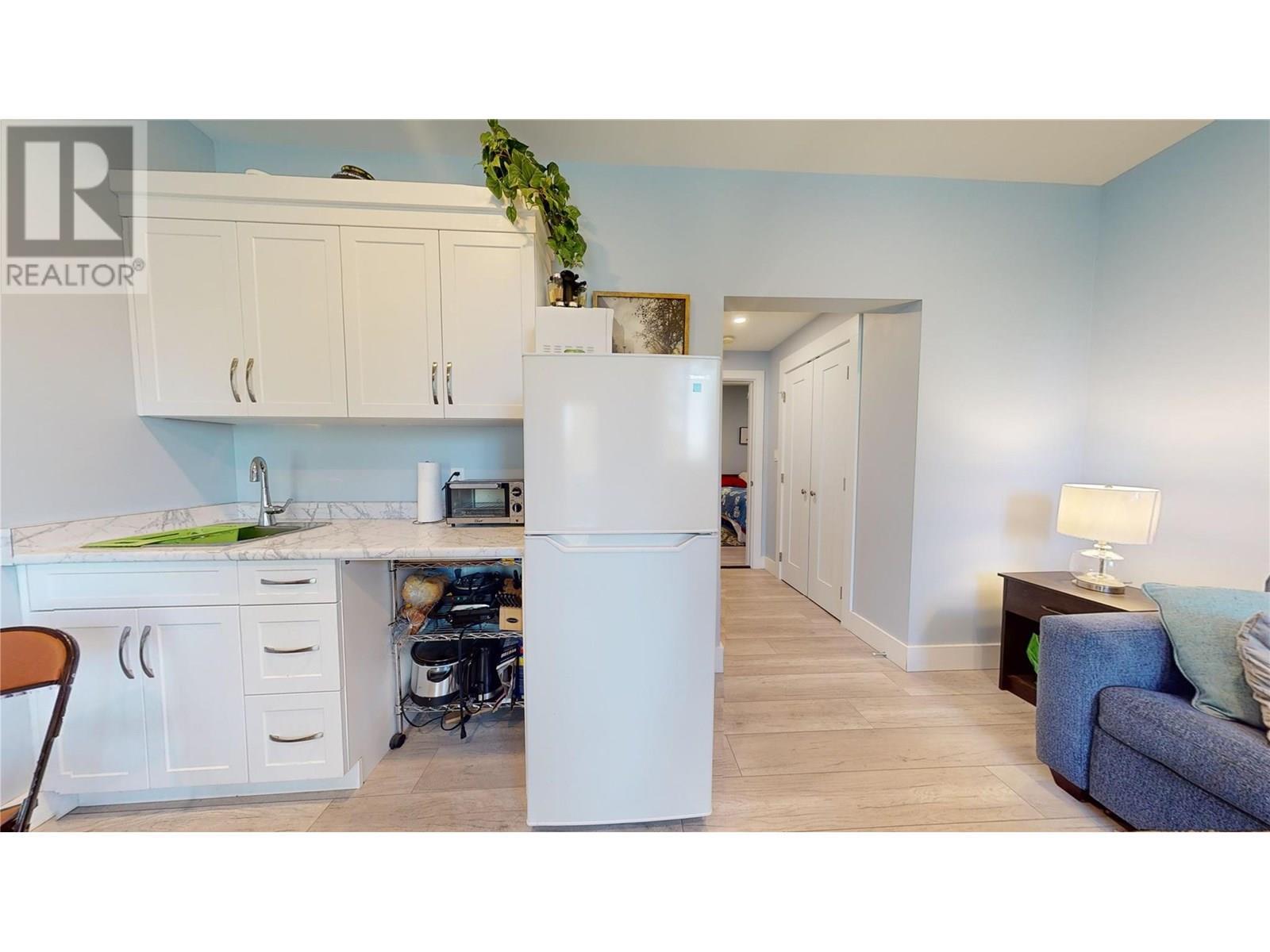 2526 Waverly Drive. Blind Bay, British Columbia