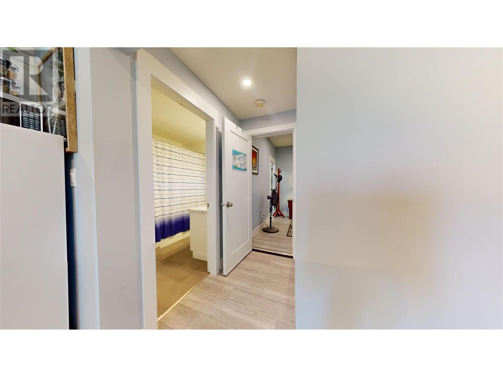 2526 Waverly Drive. Blind Bay, British Columbia