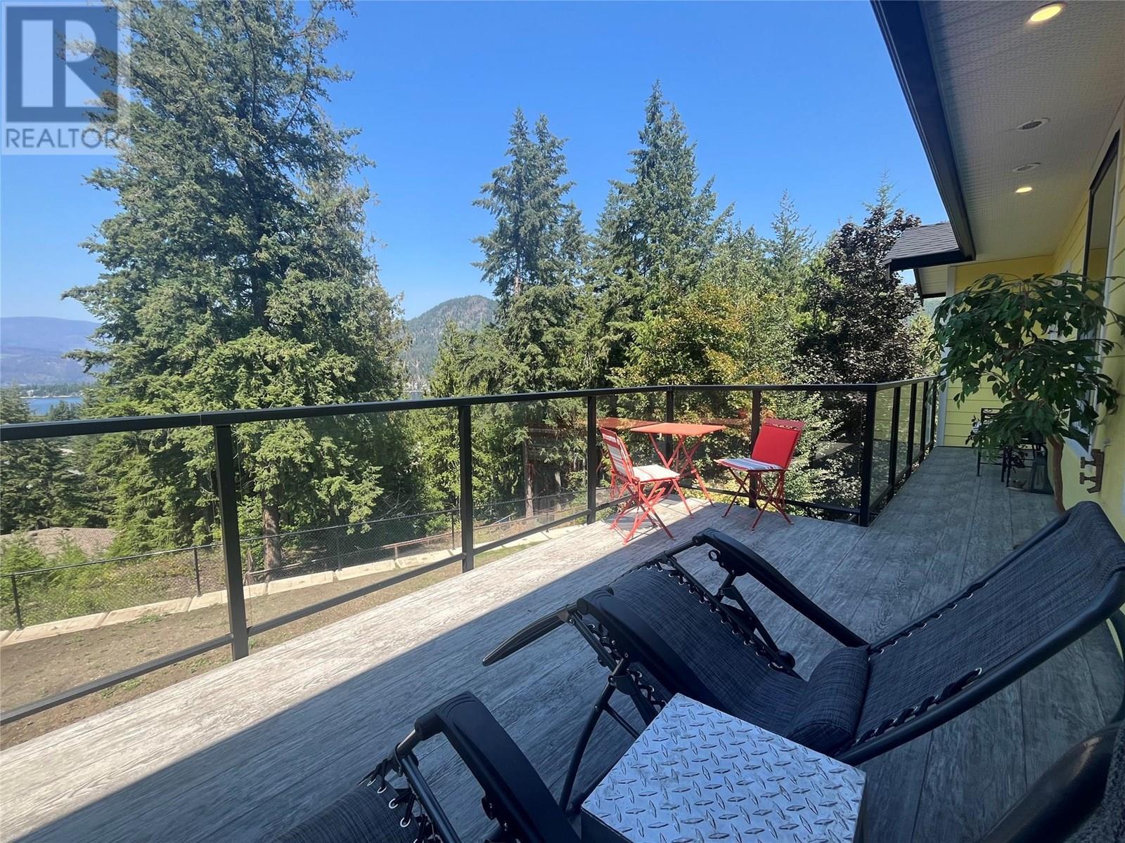 2526 Waverly Drive. Blind Bay, British Columbia