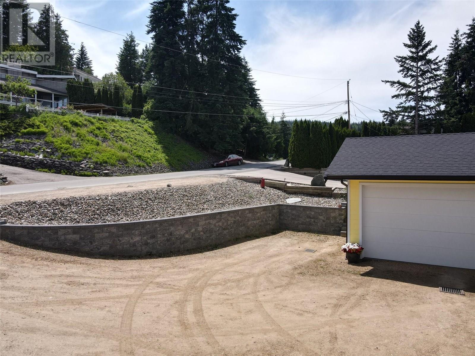 2526 Waverly Drive. Blind Bay, British Columbia