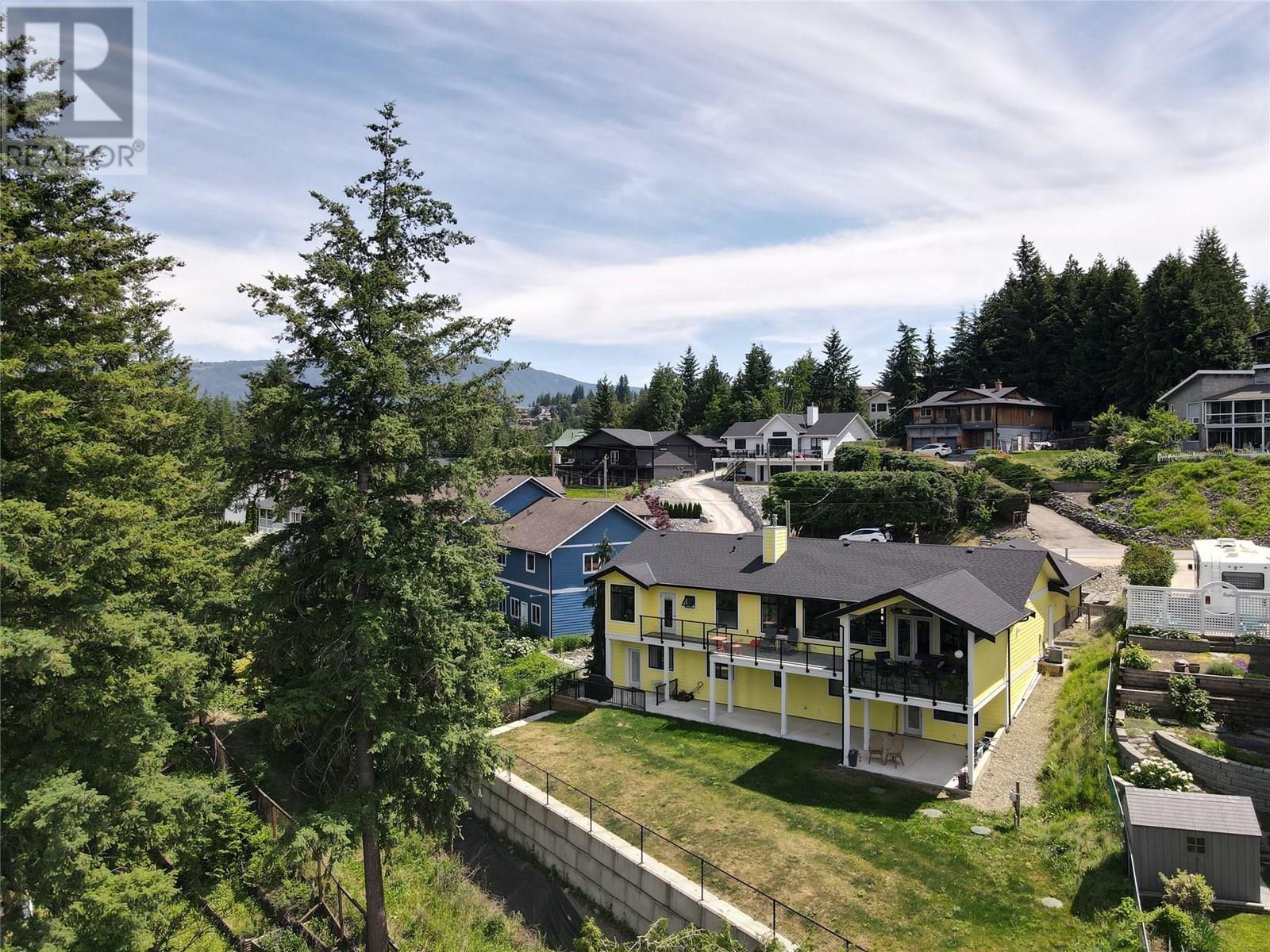 2526 Waverly Drive. Blind Bay, British Columbia