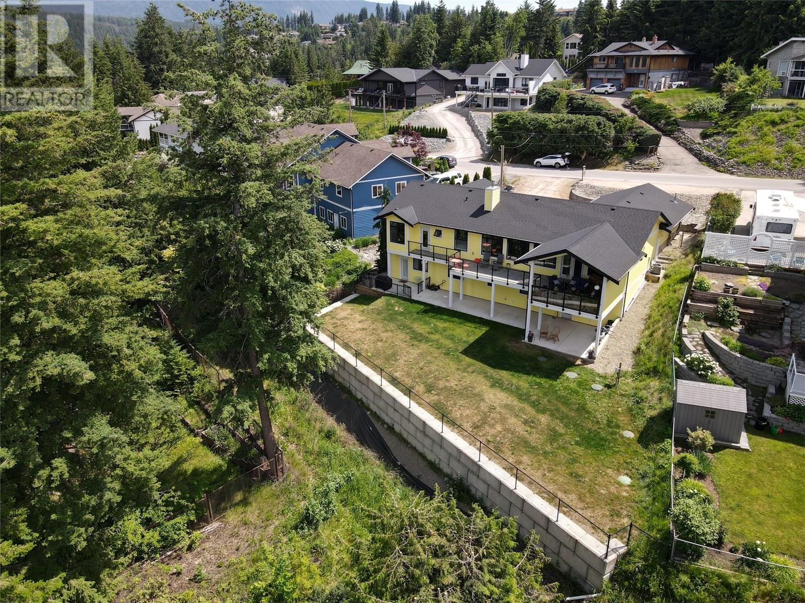 2526 Waverly Drive. Blind Bay, British Columbia