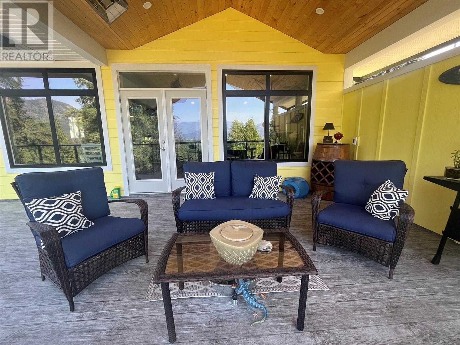 2526 Waverly Drive. Blind Bay, British Columbia