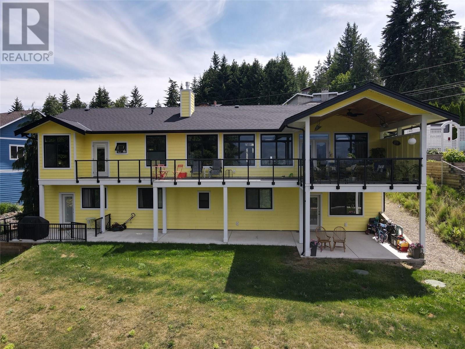 2526 Waverly Drive. Blind Bay, British Columbia