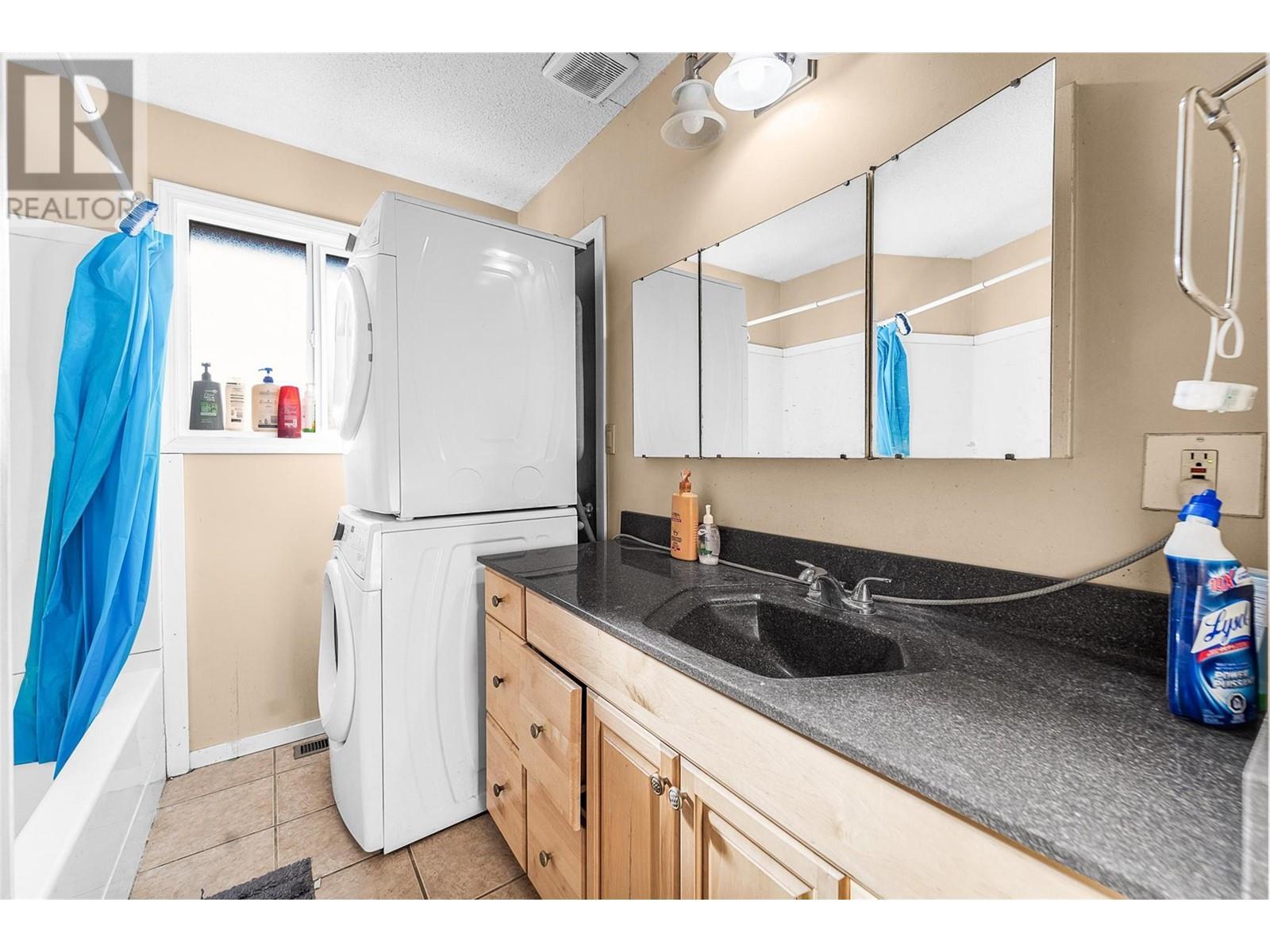 1255 Thompson Road. Kelowna, British Columbia