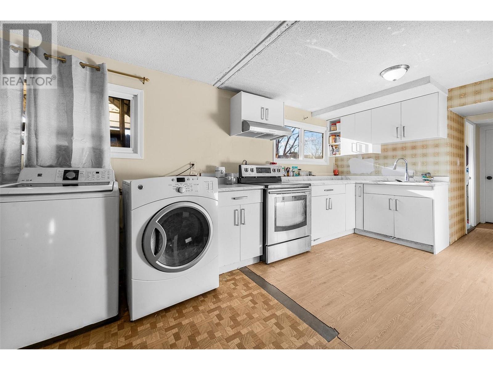 1255 Thompson Road. Kelowna, British Columbia