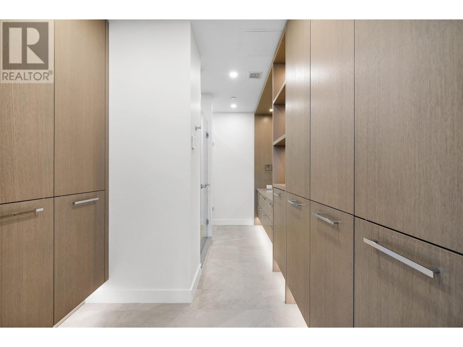 3389 Lakeshore Road Unit# 403. Kelowna, British Columbia