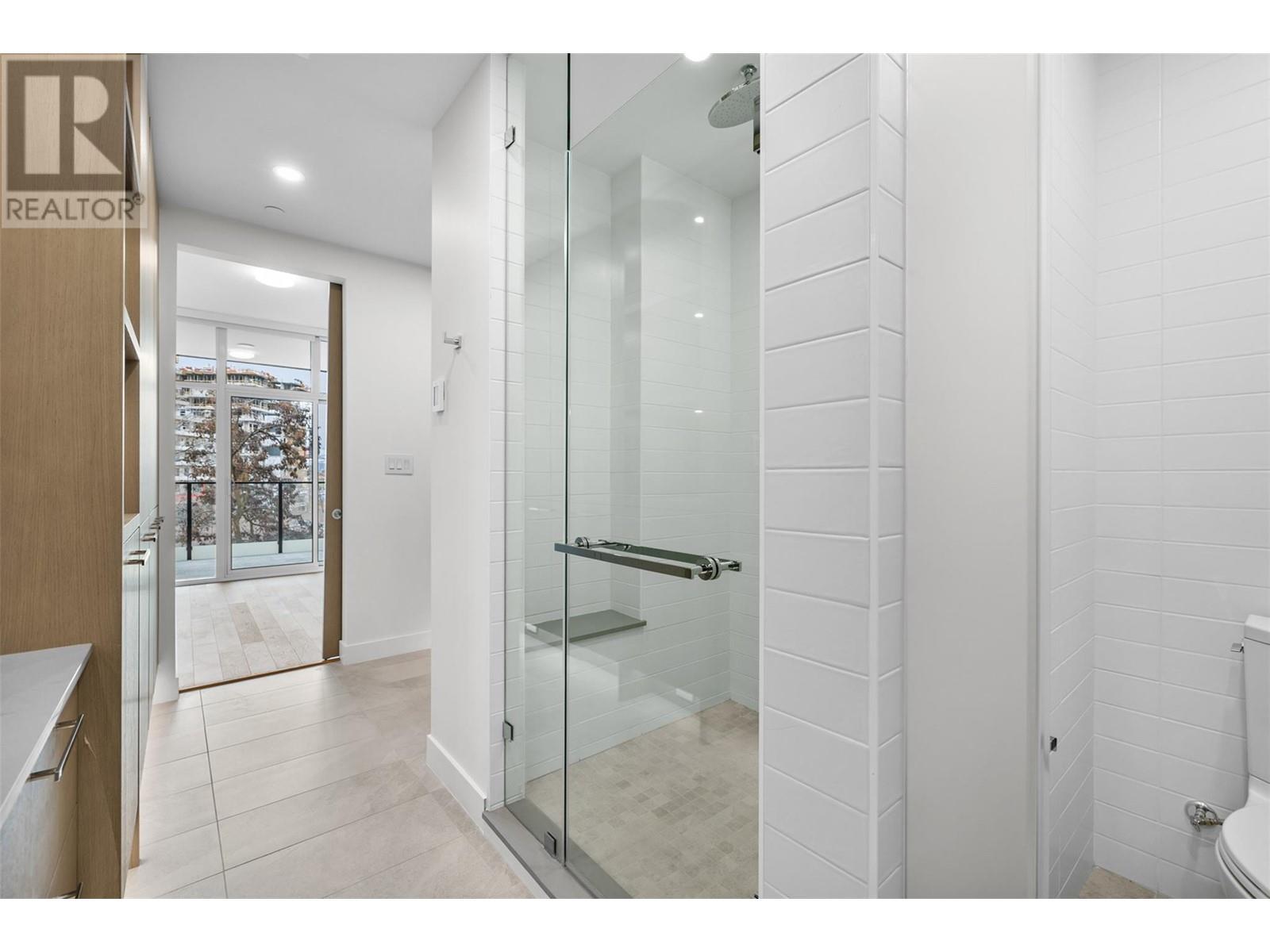 3389 Lakeshore Road Unit# 403. Kelowna, British Columbia