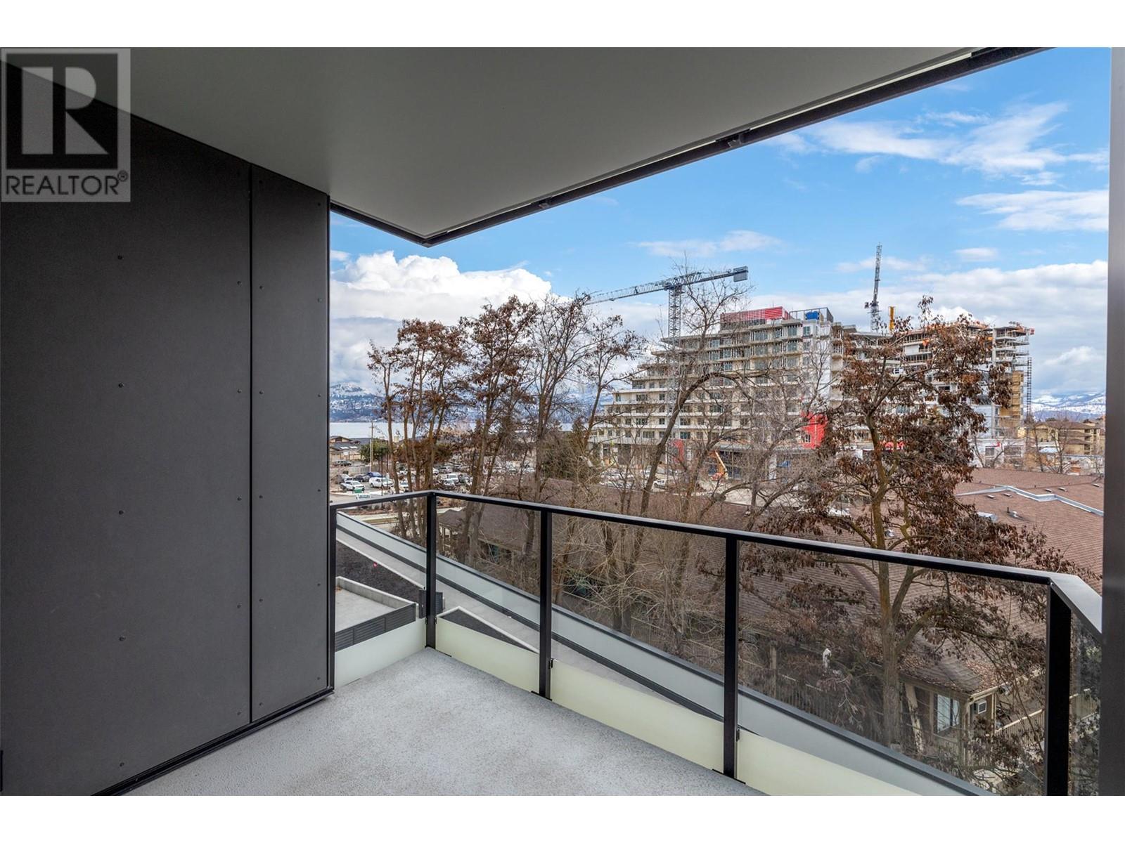 3389 Lakeshore Road Unit# 403. Kelowna, British Columbia