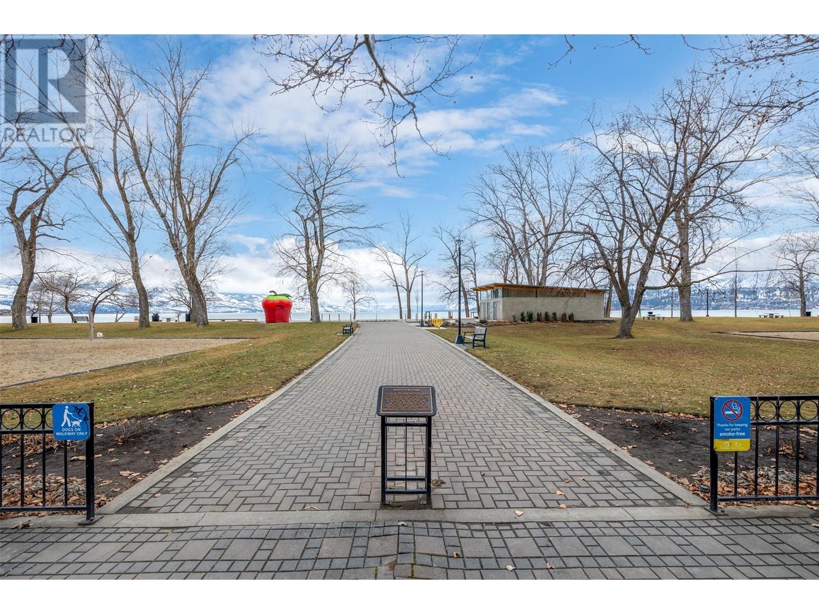 3389 Lakeshore Road Unit# 403. Kelowna, British Columbia