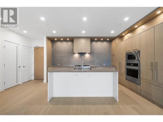 3389 Lakeshore Road Unit# 403. Kelowna, British Columbia