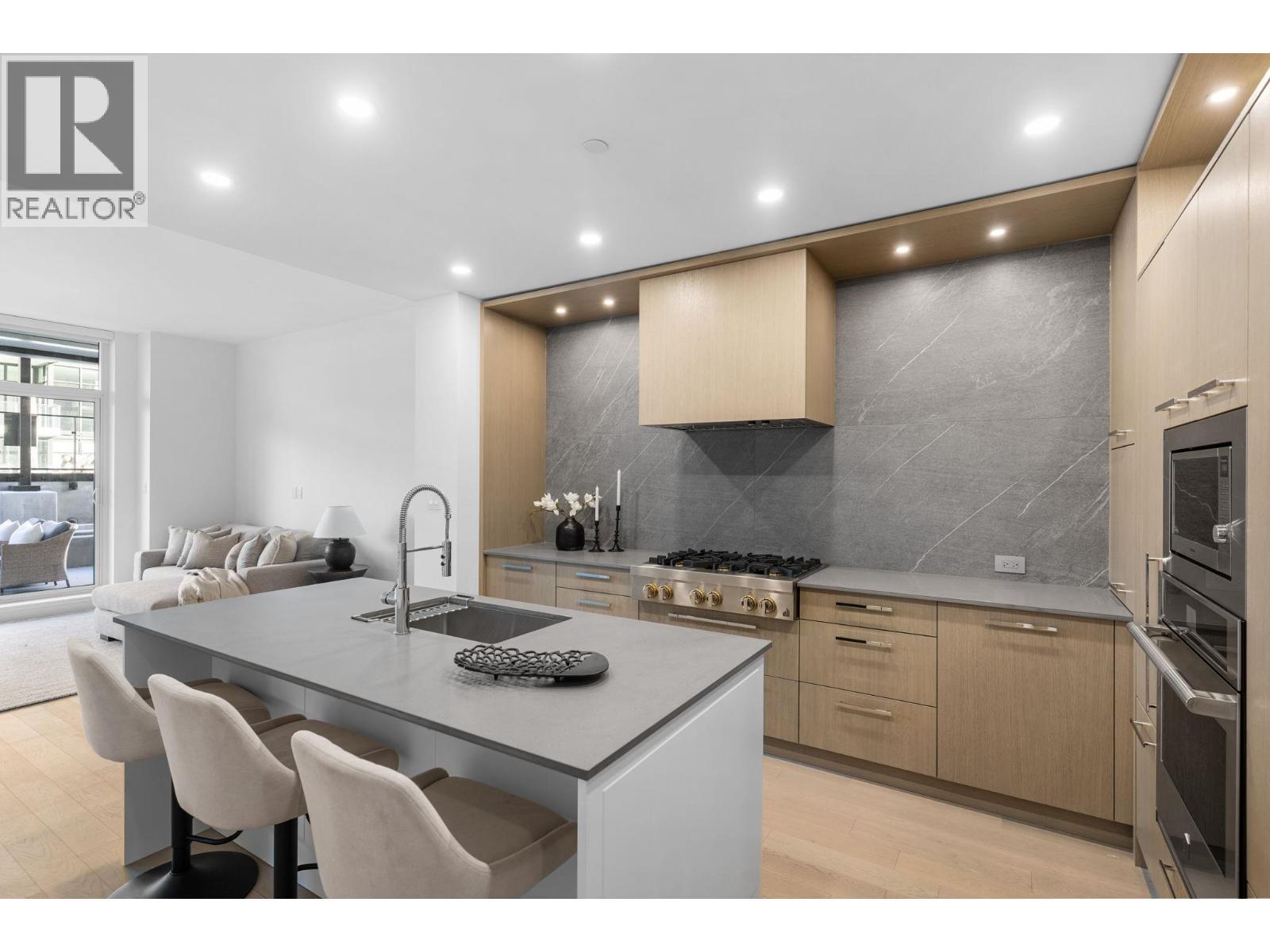 3409 Lakeshore Road Unit# 209. Kelowna, British Columbia