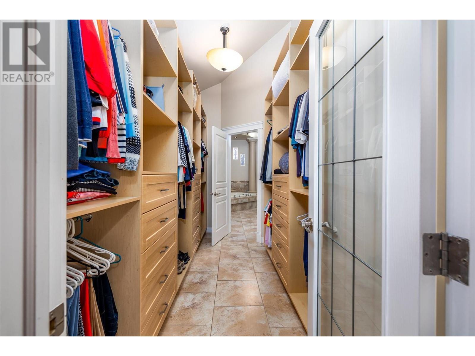 375 Trumpeter Court. Kelowna, British Columbia