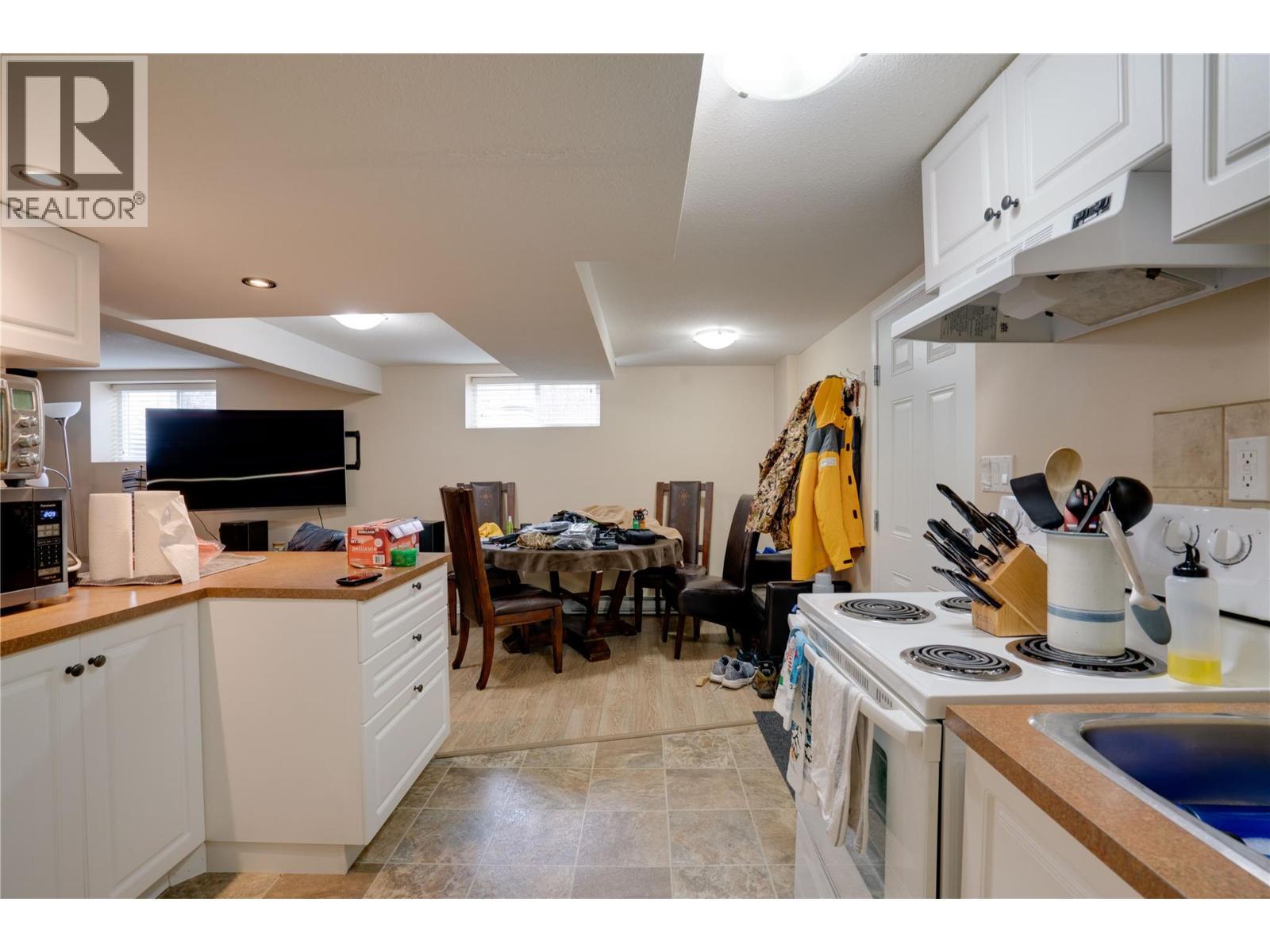 3411 18 Avenue Unit# A&b. Vernon, British Columbia