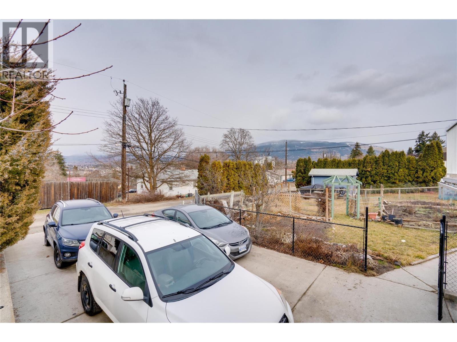 3411 18 Avenue Unit# A&b. Vernon, British Columbia