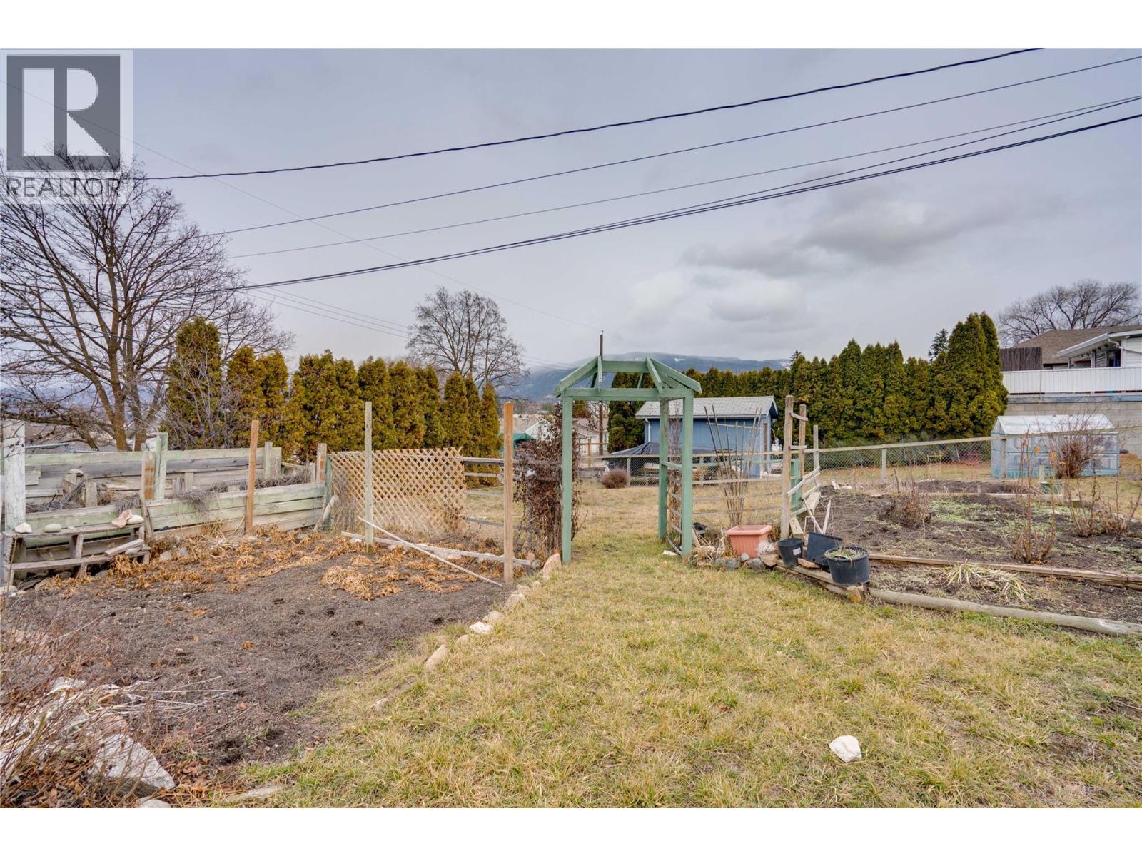 3411 18 Avenue Unit# A&b. Vernon, British Columbia