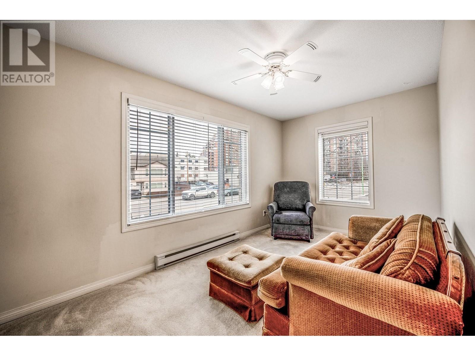 1055 Lawrence Avenue Unit# 102. Kelowna, British Columbia