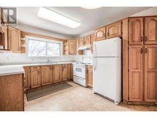 1055 Lawrence Avenue Unit# 102. Kelowna, British Columbia