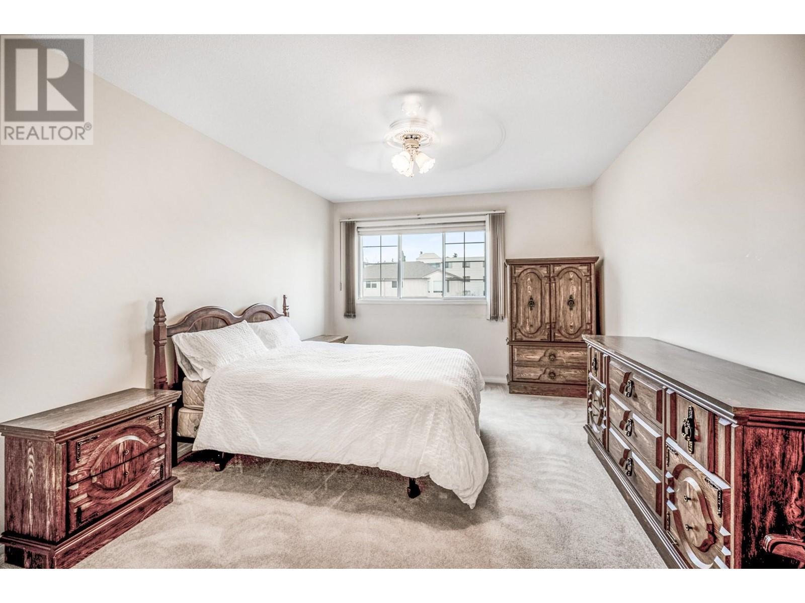 1055 Lawrence Avenue Unit# 102. Kelowna, British Columbia