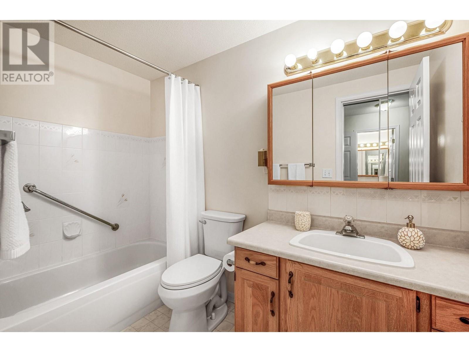 1055 Lawrence Avenue Unit# 102. Kelowna, British Columbia