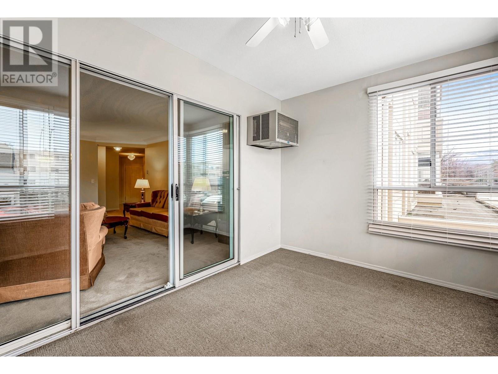 1055 Lawrence Avenue Unit# 102. Kelowna, British Columbia