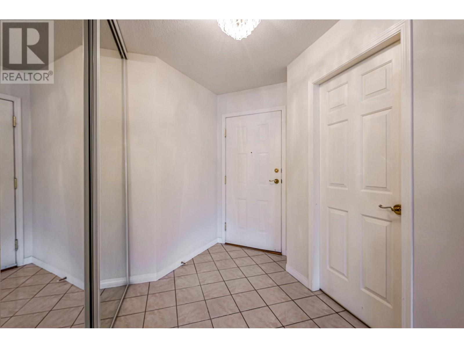 1055 Lawrence Avenue Unit# 102. Kelowna, British Columbia