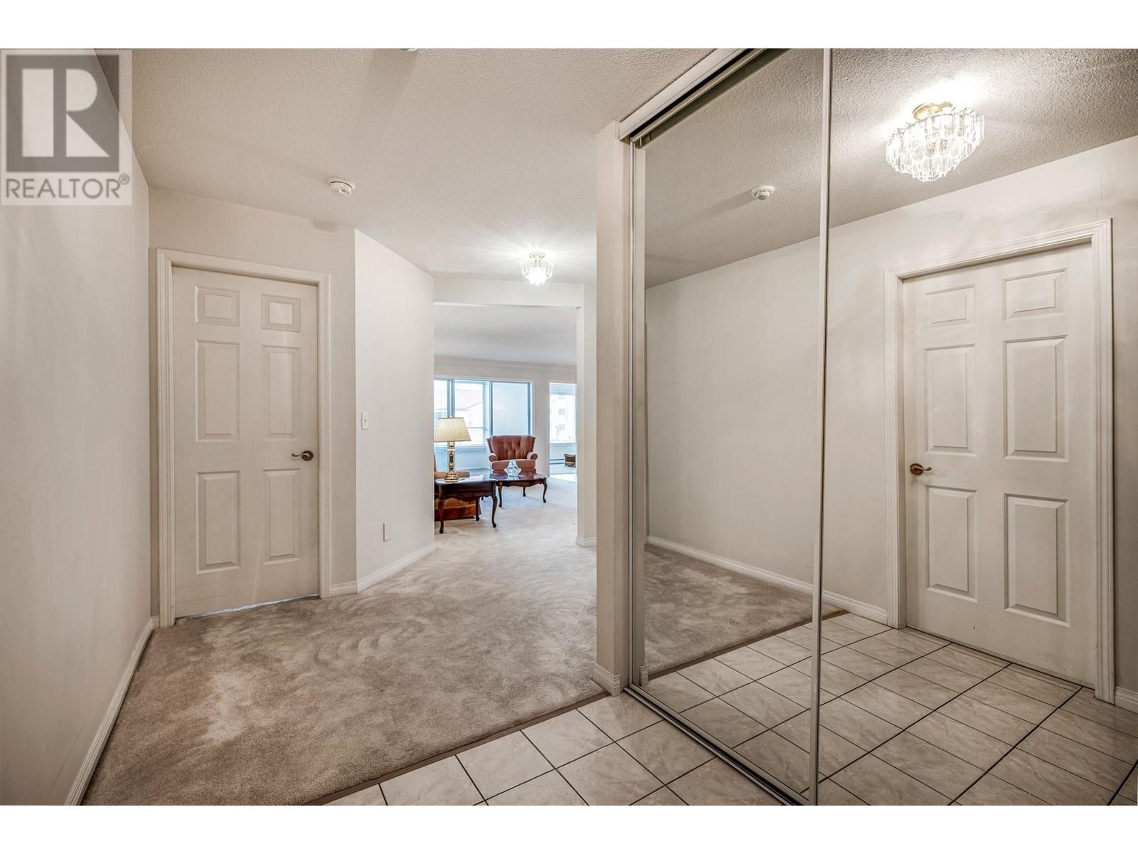 1055 Lawrence Avenue Unit# 102. Kelowna, British Columbia