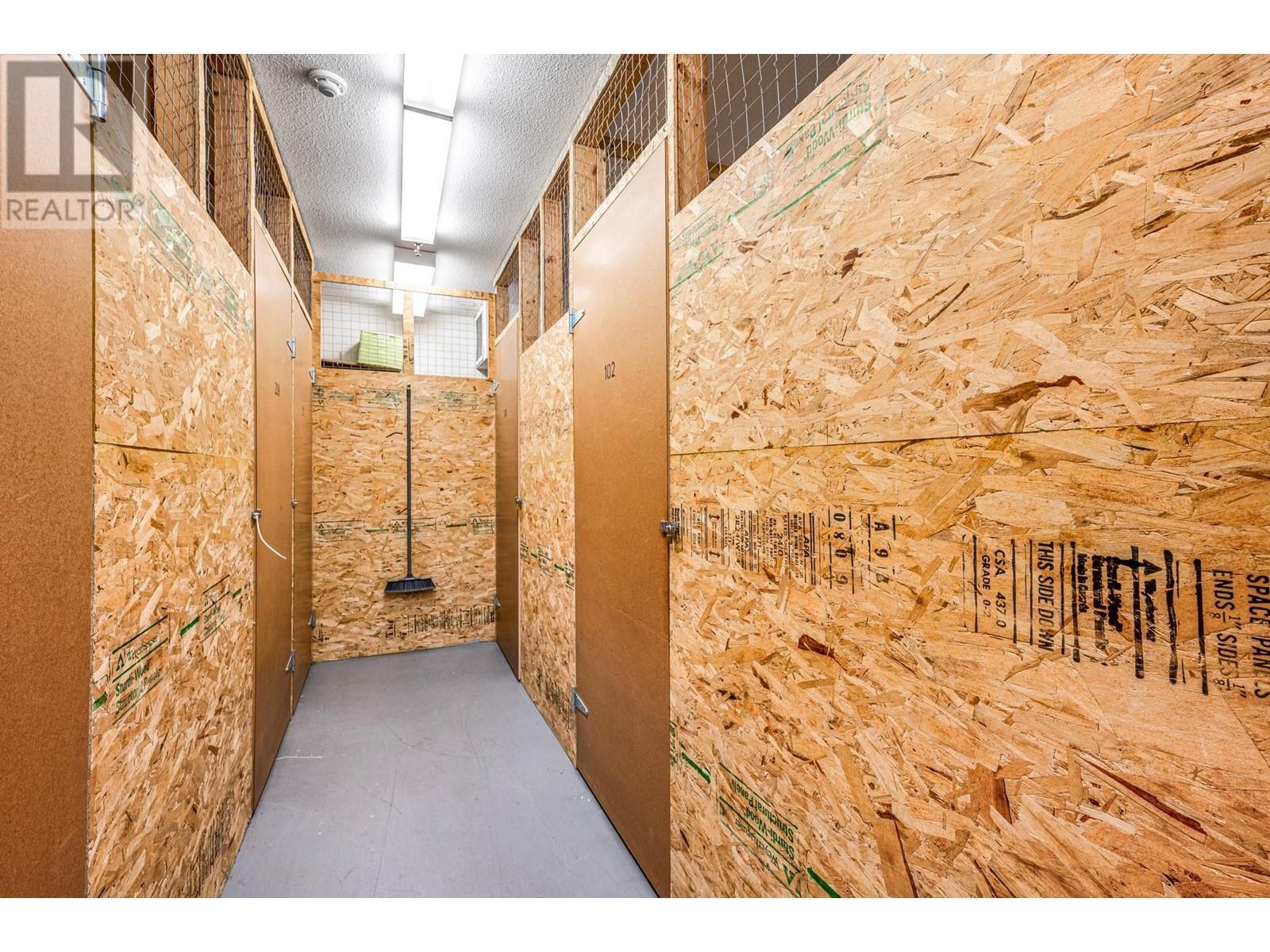 1055 Lawrence Avenue Unit# 102. Kelowna, British Columbia