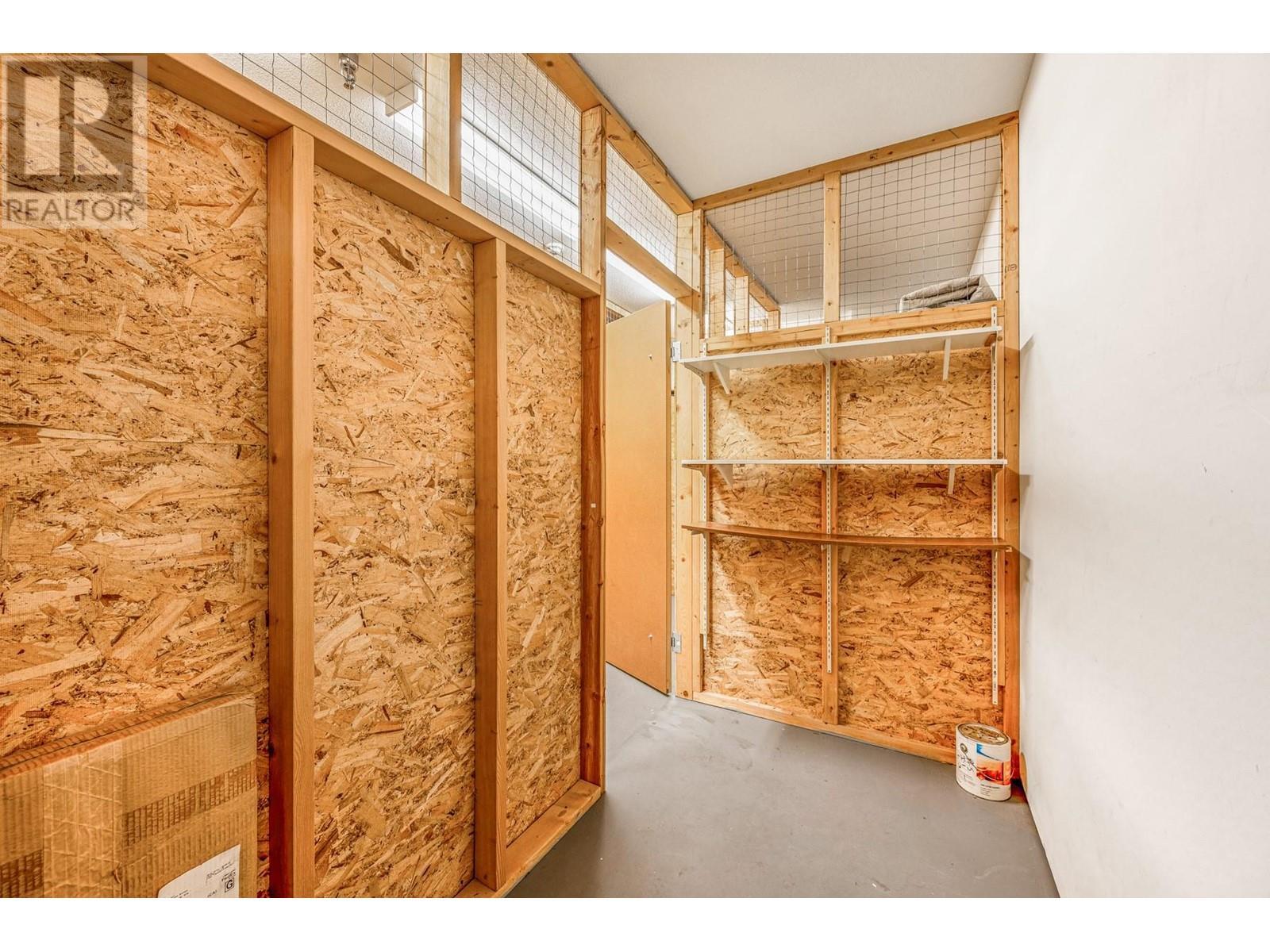 1055 Lawrence Avenue Unit# 102. Kelowna, British Columbia