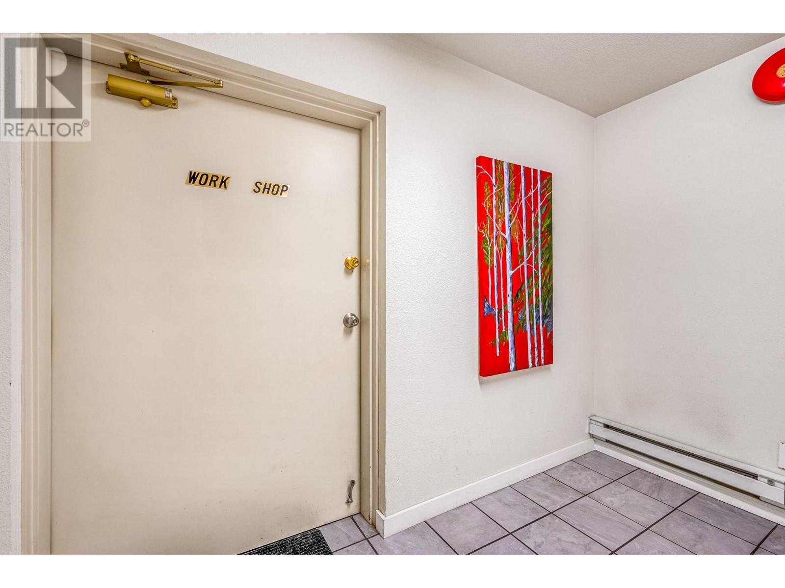 1055 Lawrence Avenue Unit# 102. Kelowna, British Columbia