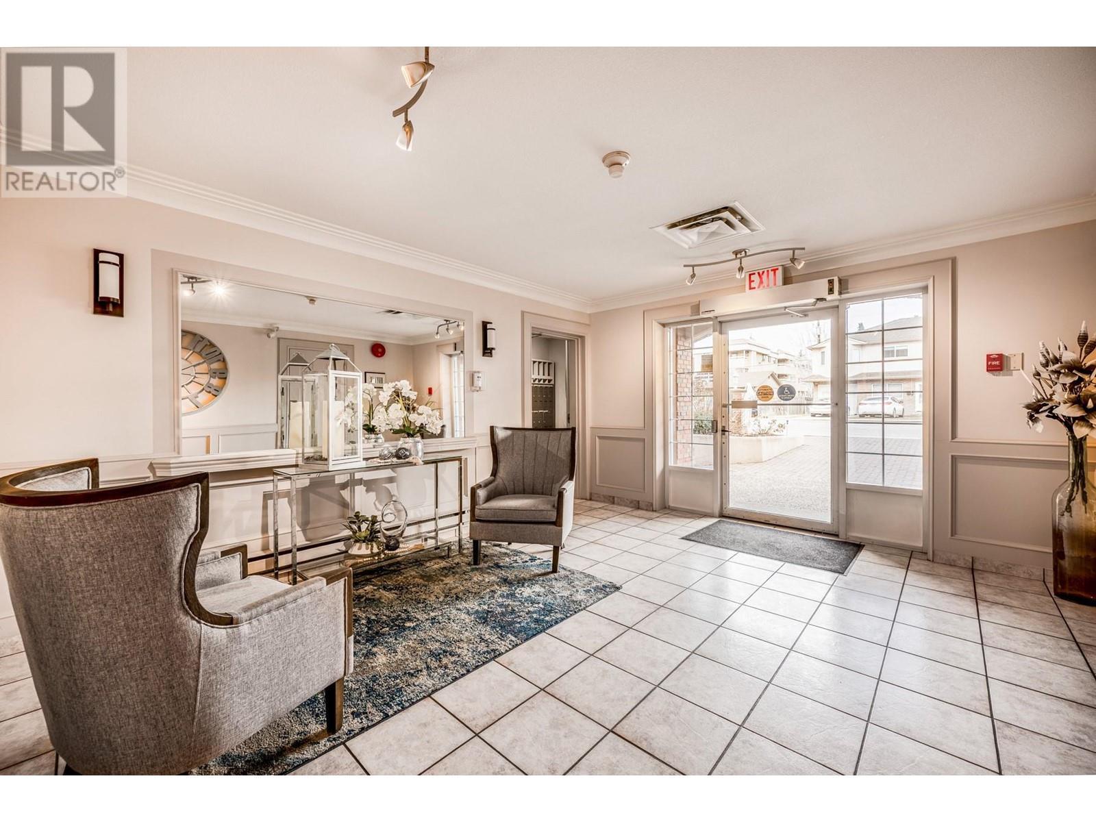 1055 Lawrence Avenue Unit# 102. Kelowna, British Columbia