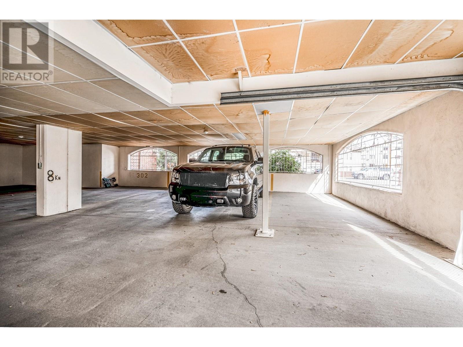 1055 Lawrence Avenue Unit# 102. Kelowna, British Columbia