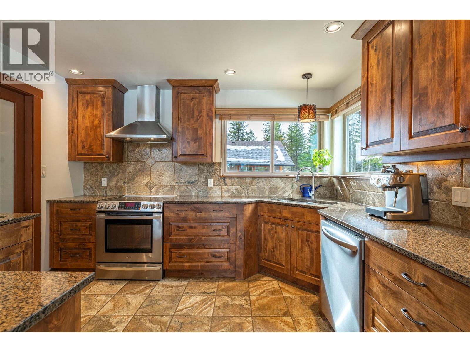 1433 Sugar Lake Road. Cherryville, British Columbia