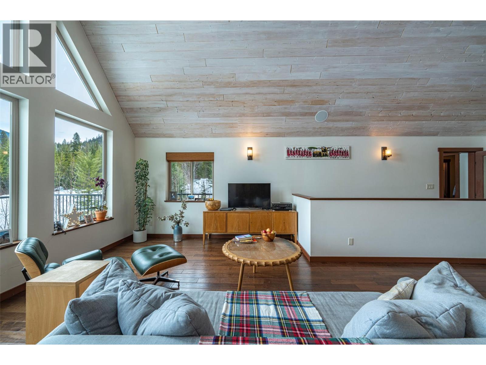 1433 Sugar Lake Road. Cherryville, British Columbia